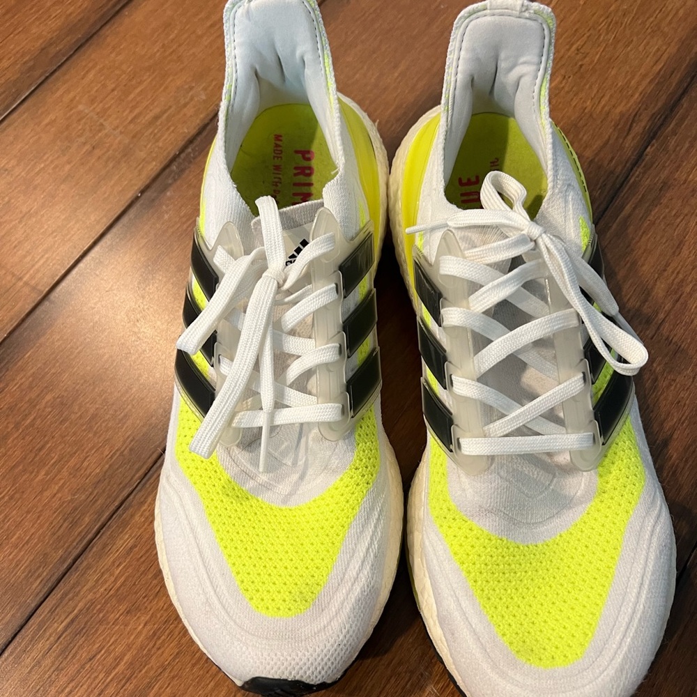 Men’s Adidas Ultraboost White & Lime, Size 10! Great condition! Great for fall!!